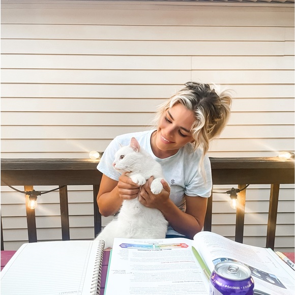 Meet your Posher, Cheyenn - Picture 1 of 1